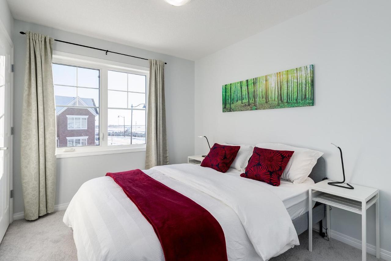 New Home With Ac, Patio And Netflix Calgary Extérieur photo